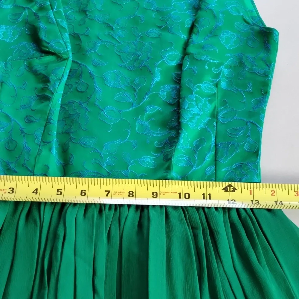 Elegant Floral Embroidered Green Sleeveless Dress Pleated Vibrant Colorful Chic - Picture 9 of 11